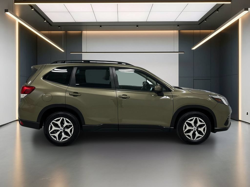 Used 2023 Subaru Forester Premium AWD/4WD image 7