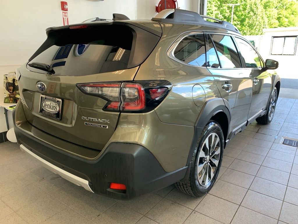 Used 2023 Subaru Outback Touring XT AWD/4WD image 17