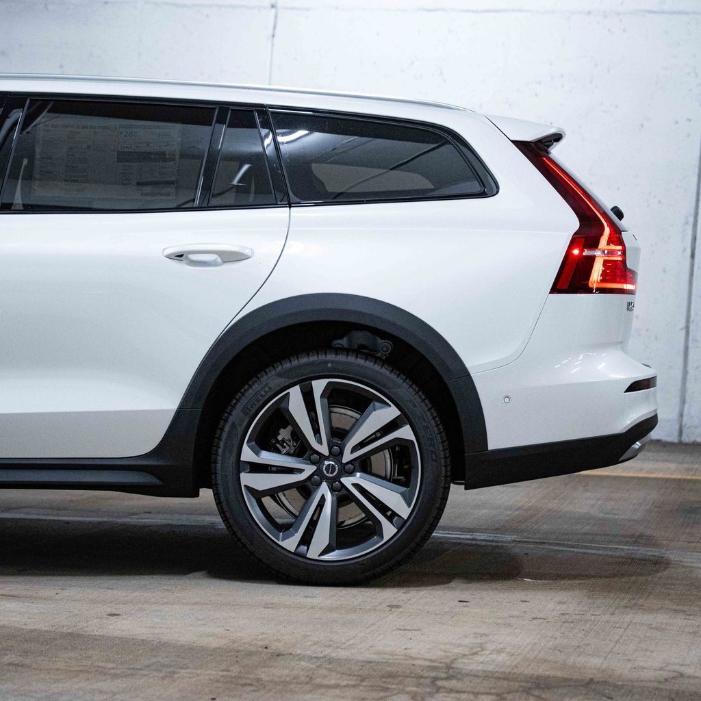 New 2026 Volvo V60 B5 Cross Country Plus w/ Protection Package Premier AWD/4WD image 4