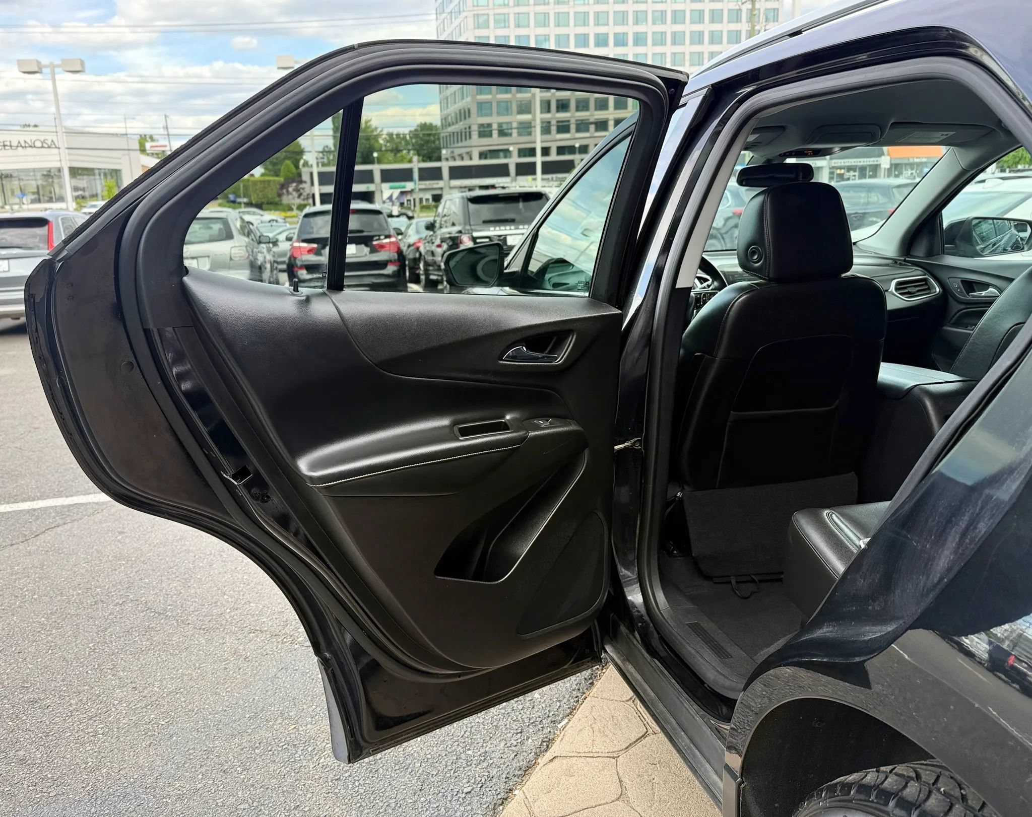 Used 2018 Chevrolet Equinox Premier AWD/4WD image 29