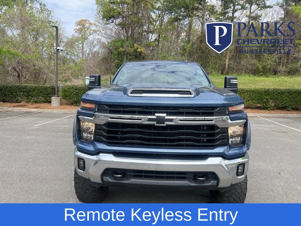 Used 2024 Chevrolet Silverado 2500 LT w/ Convenience Package image 4