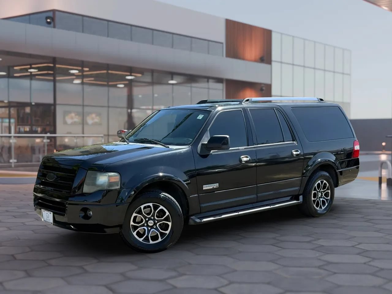 Used 2008 Ford Expedition EL Limited RWD image 2