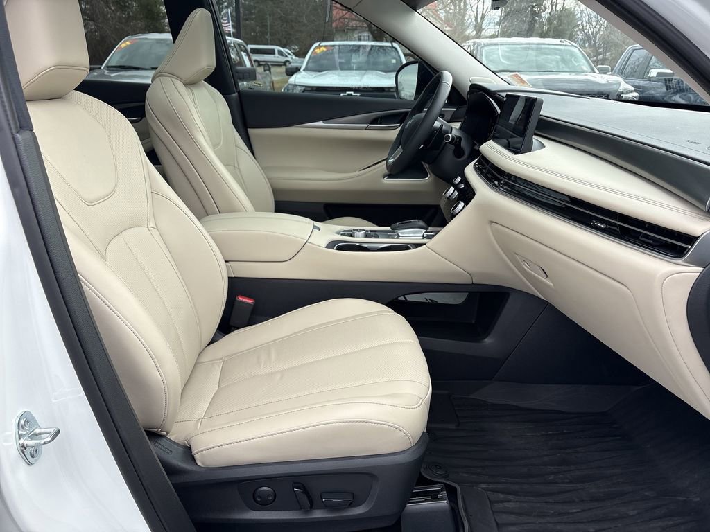 Used 2025 INFINITI QX60 Luxe image 32