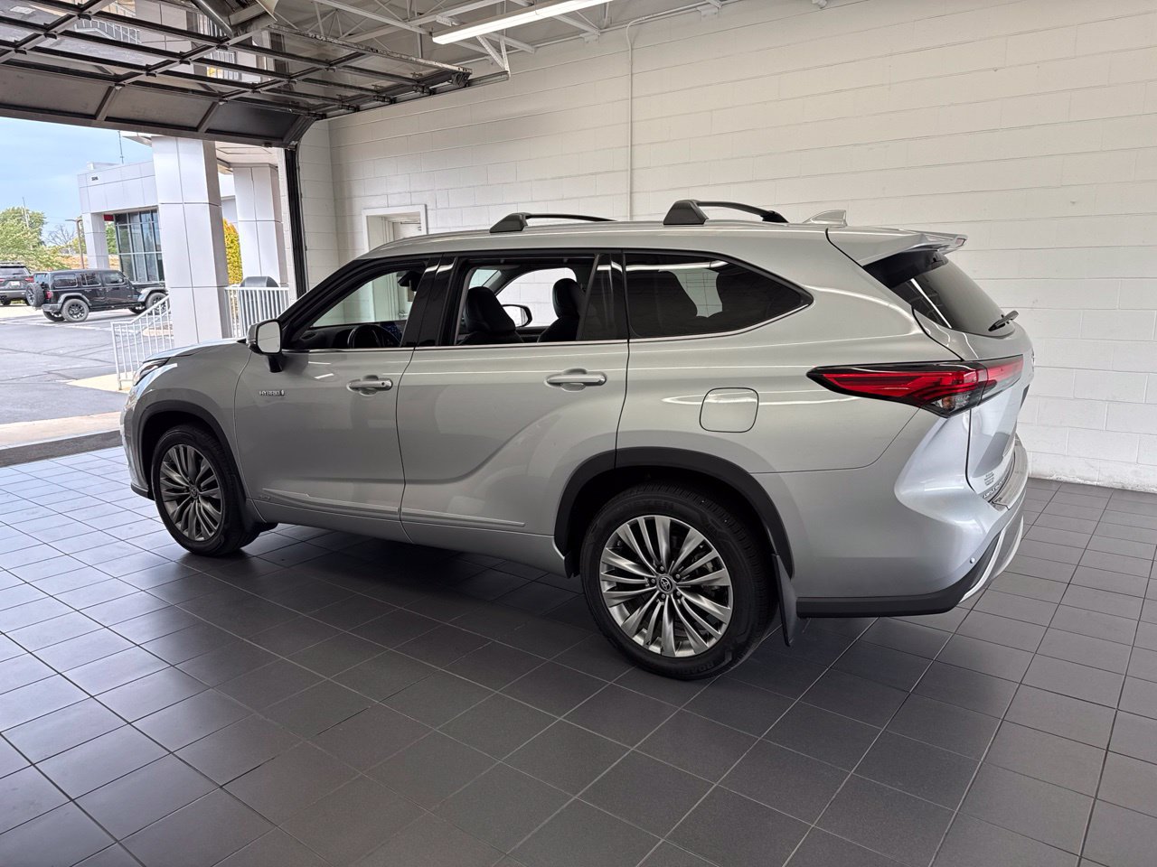 Used 2021 Toyota Highlander Platinum AWD/4WD image 5