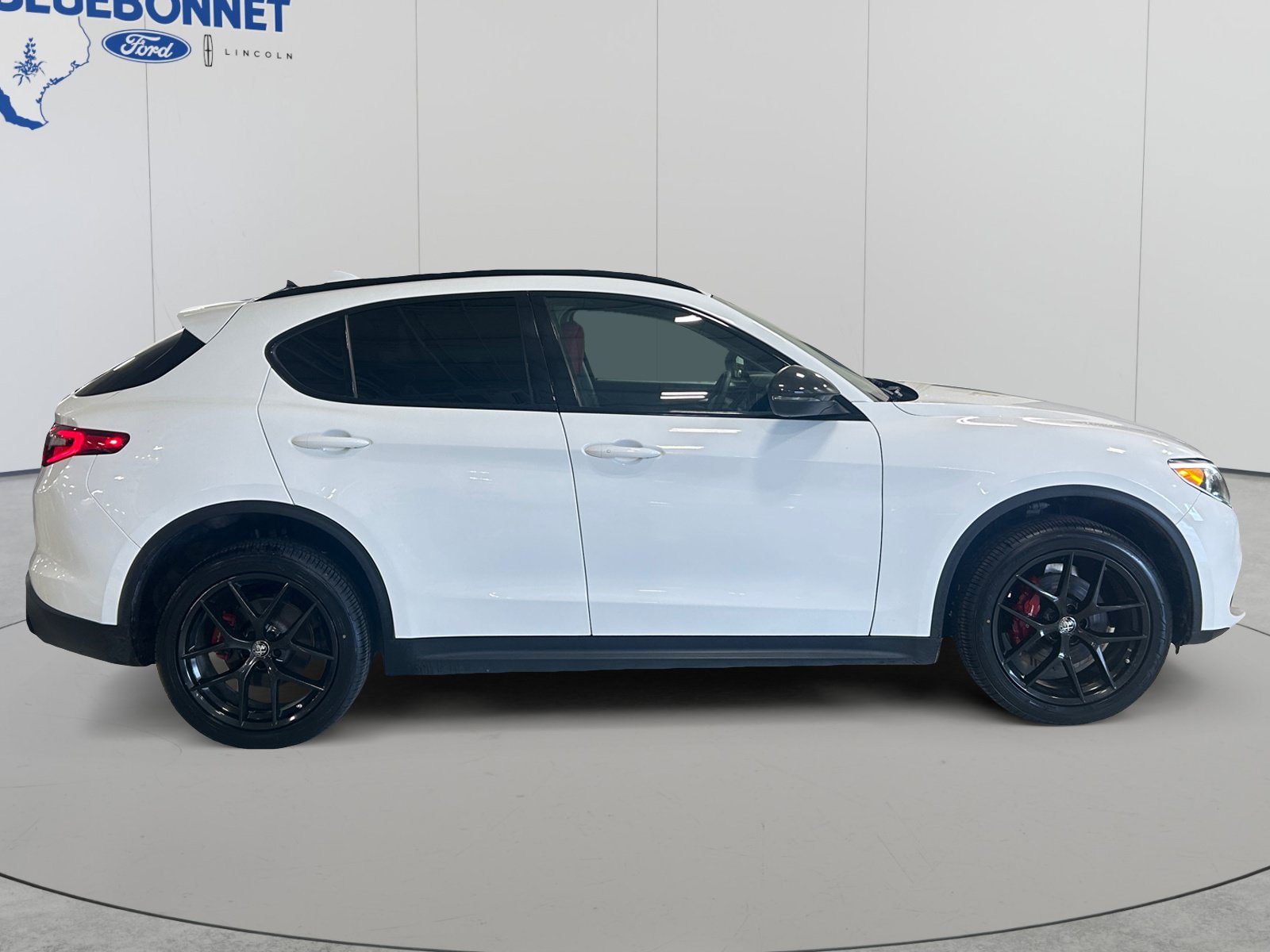 Used 2020 Alfa Romeo Stelvio w/ Nero Edizione RWD image 3