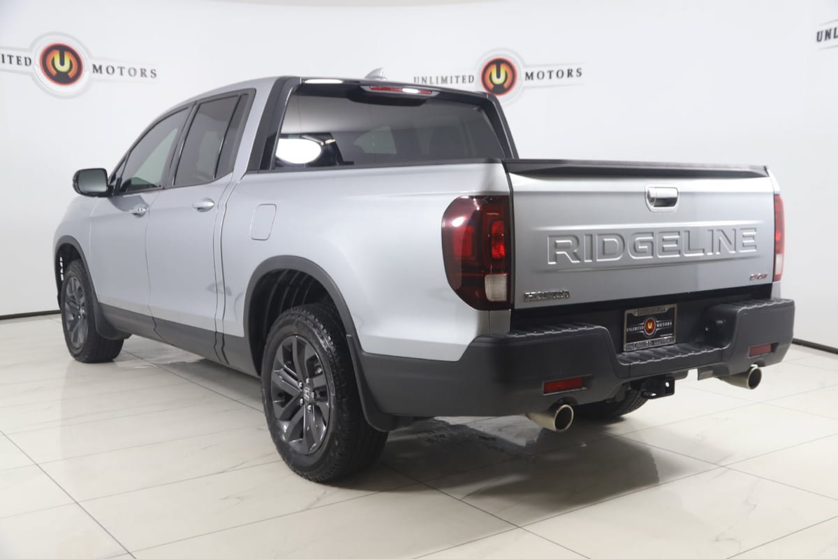 Used 2025 Honda Ridgeline Sport image 4