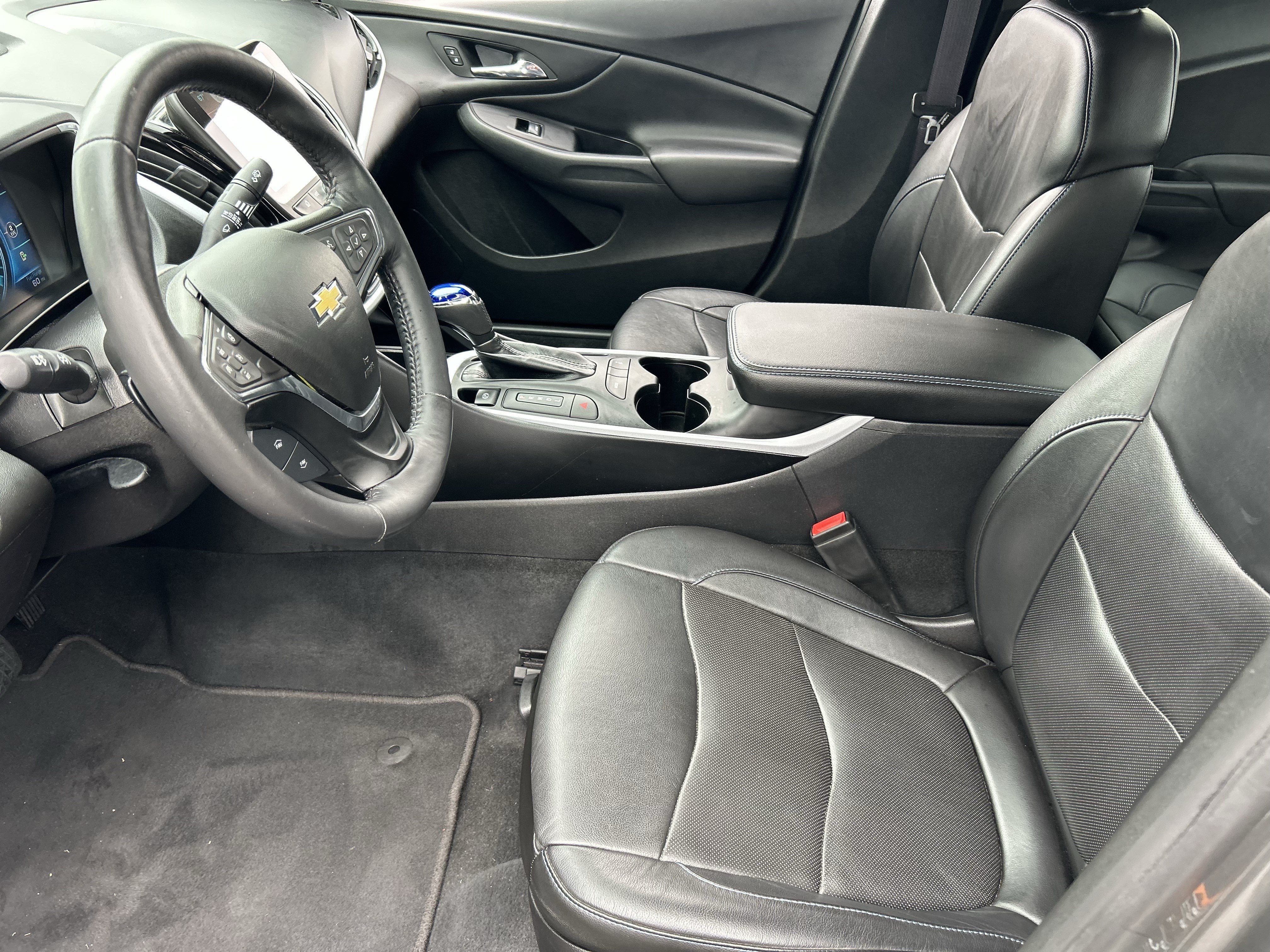 Used 2017 Chevrolet Volt LT w/ Comfort Package FWD image 17