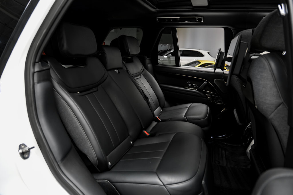 Used 2023 Land Rover Range Rover SV AWD/4WD image 35