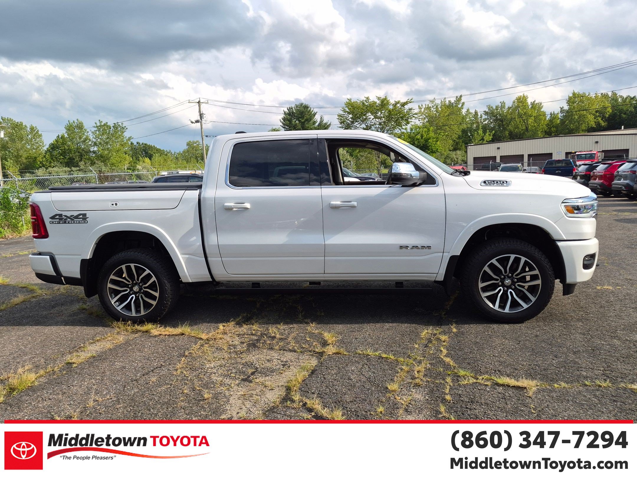 Used 2025 RAM 1500 Limited w/ Off Road Group AWD/4WD image 2