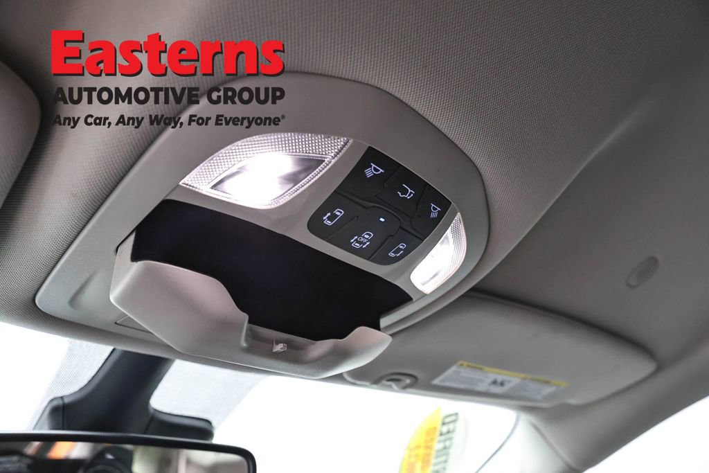 Used 2023 Chrysler Pacifica Touring-L FWD image 21