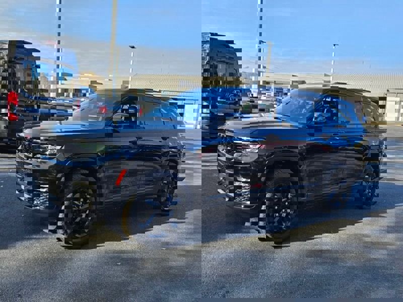 Used 2024 Jeep Grand Cherokee L Limited w/ Black Appearance Package image 3