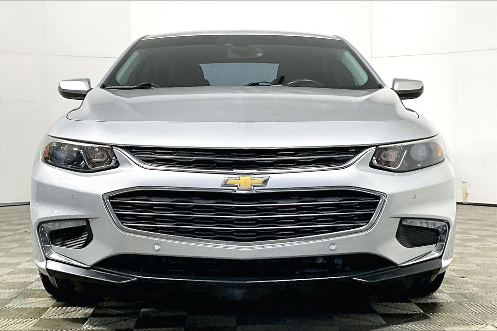 Used 2017 Chevrolet Malibu LT w/ Driver Confidence Package image 3