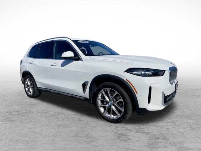 Used 2024 BMW X5 xDrive40i AWD/4WD image 3