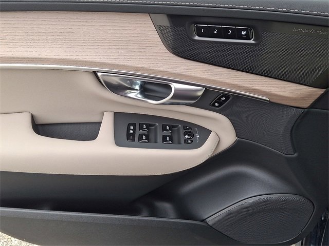 New 2026 Volvo XC90 B6 Plus w/ Protection Package Premier image 6