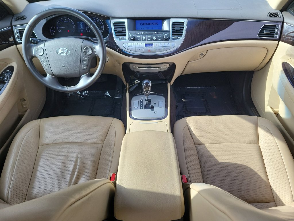 Used 2010 Hyundai Genesis 3.8 RWD image 11