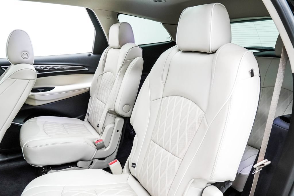 Used 2023 Buick Enclave Avenir w/ Avenir Technology Package AWD/4WD image 18