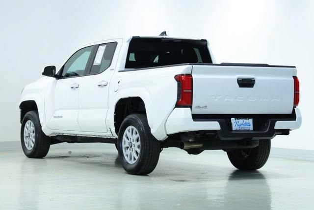 Used 2025 Toyota Tacoma SR5 AWD/4WD image 6