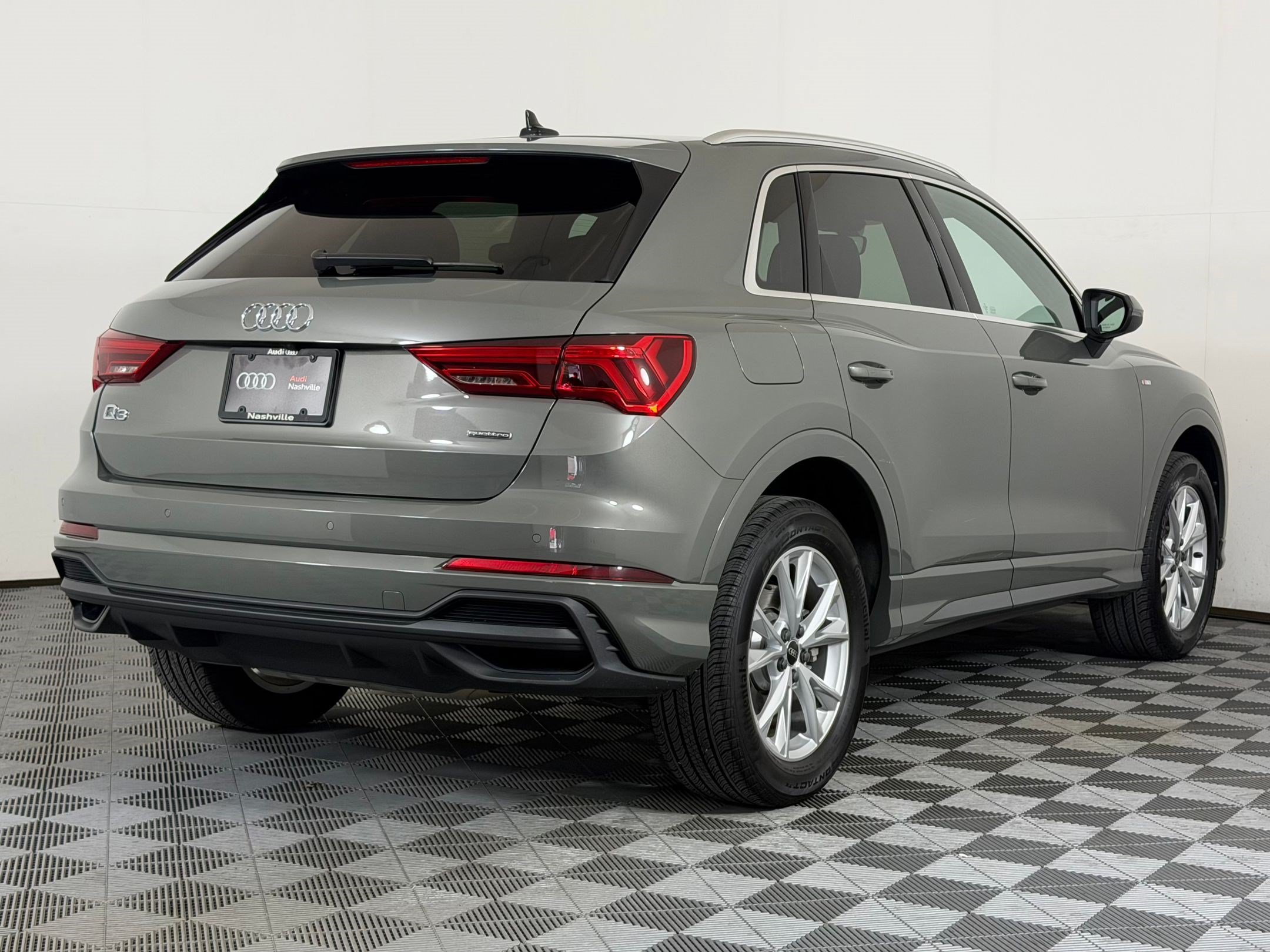 Certified 2025 Audi Q3 2.0T Premium w/ Convenience Package AWD/4WD image 9