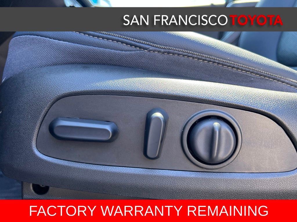 Used 2022 Chevrolet Bolt EUV Premier w/ Sun & Sound Package FWD image 13