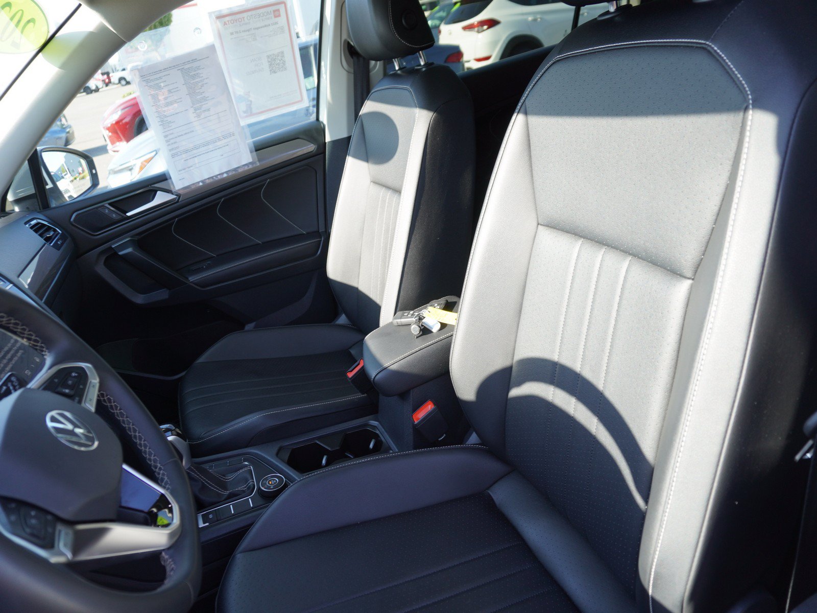Used 2023 Volkswagen Tiguan SE AWD/4WD image 23