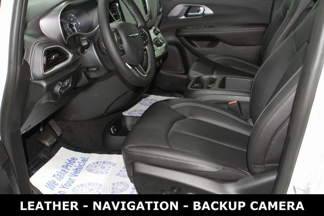 New 2026 Chrysler Pacifica Select image 14