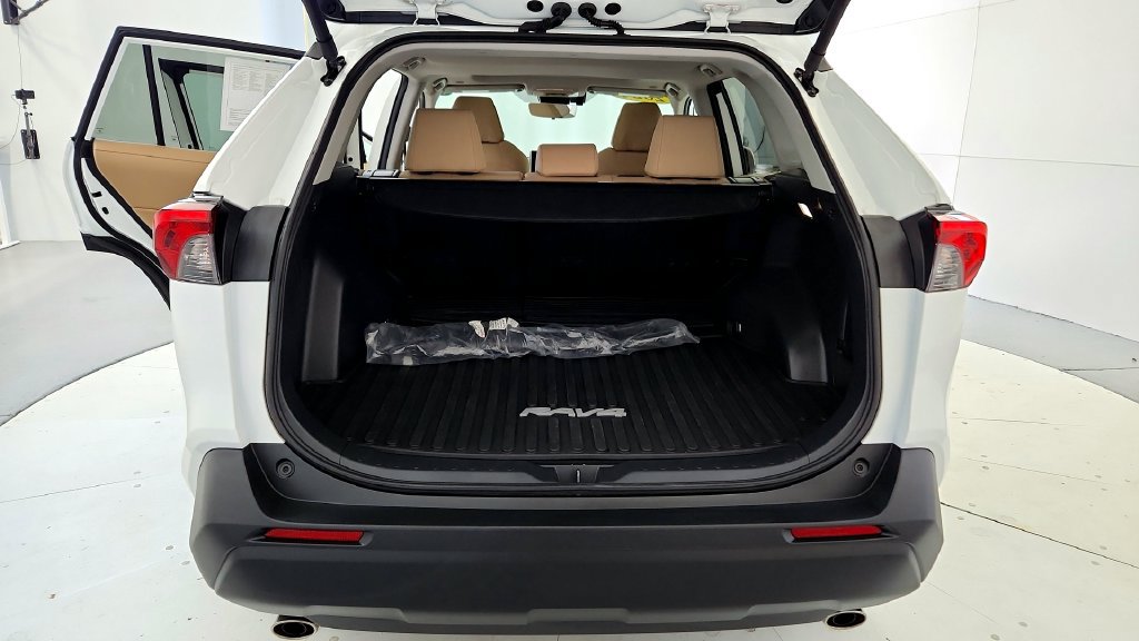 Used 2024 Toyota RAV4 XLE w/ Convenience Package AWD/4WD image 20