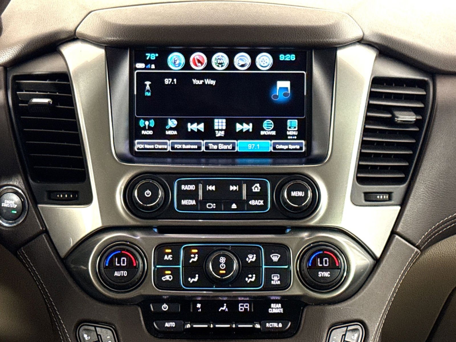 Used 2020 Chevrolet Suburban Premier AWD/4WD image 18
