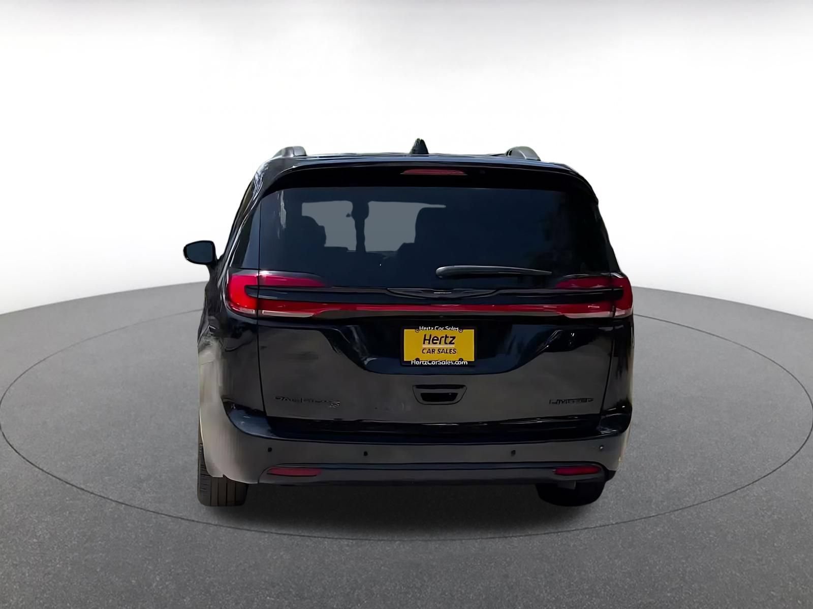 Used 2025 Chrysler Pacifica Limited FWD image 10
