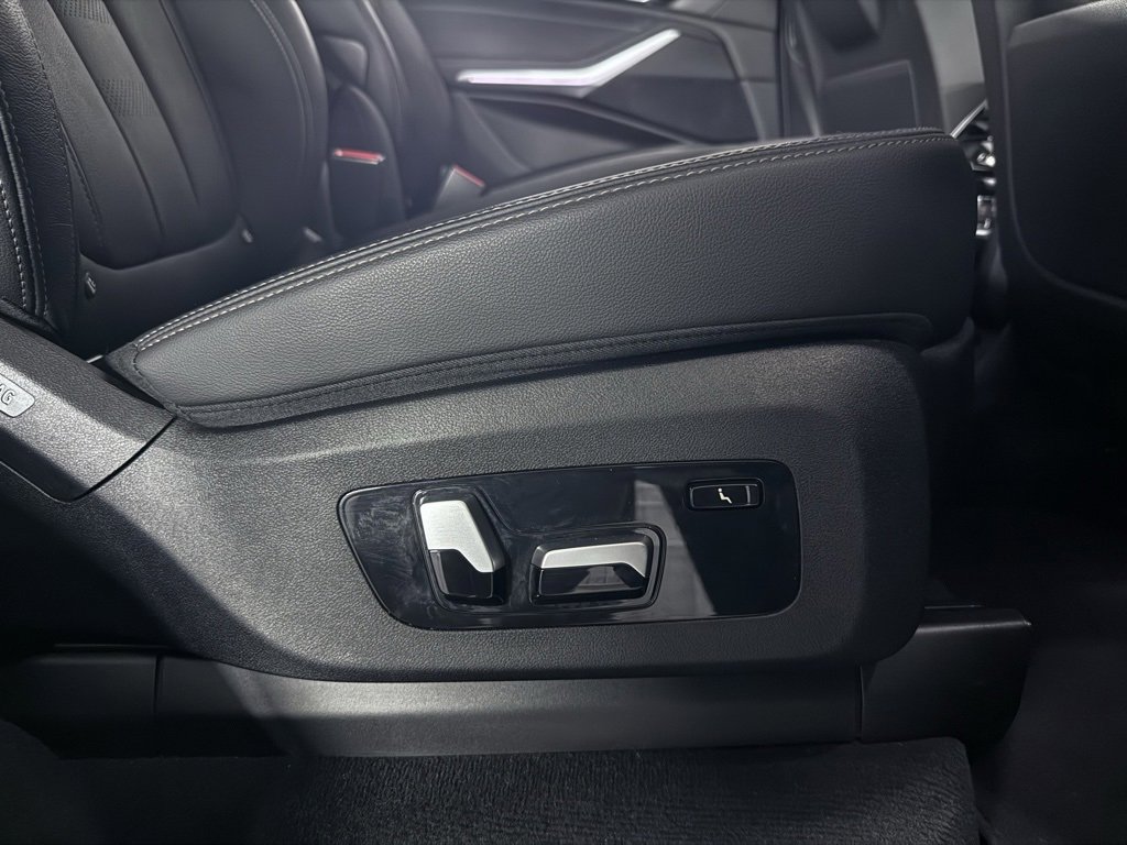 Used 2022 BMW X7 xDrive40i w/ M Sport Package image 29