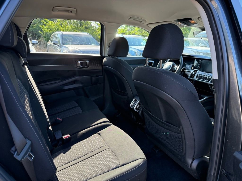 Certified 2023 Kia Sorento LX FWD image 17