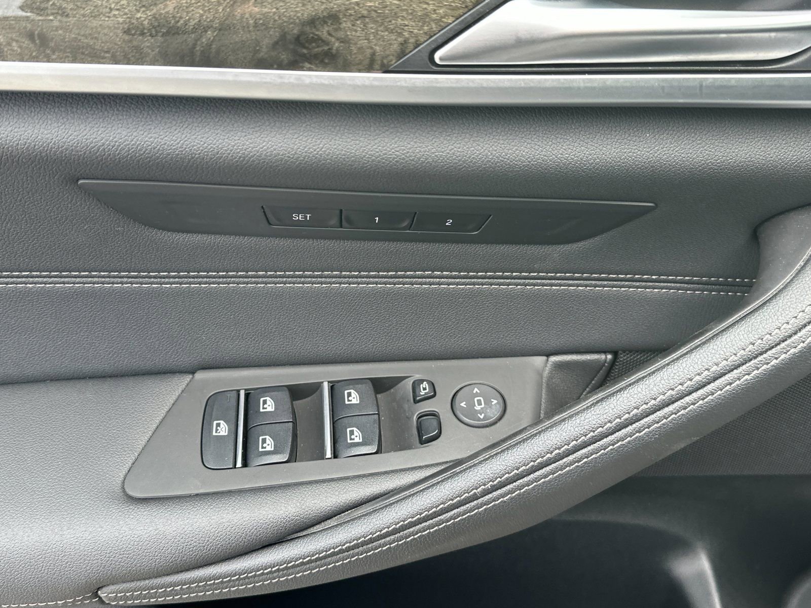 Used 2023 BMW 530e w/ M Sport Package image 11