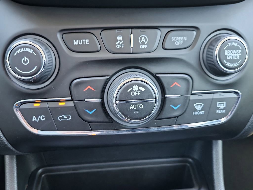 Used 2022 Jeep Cherokee Limited w/ Elite Package AWD/4WD image 21