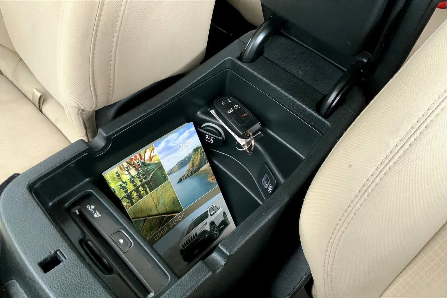 Used 2015 Jeep Cherokee Latitude w/ Comfort/Convenience Group FWD image 15