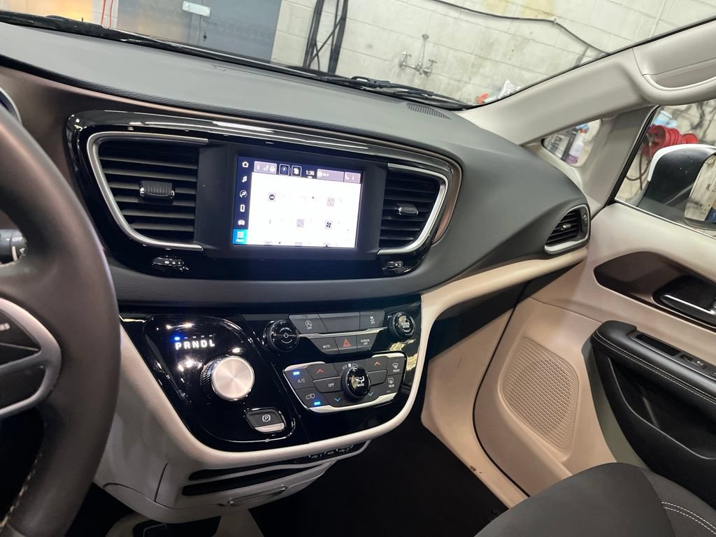 Used 2023 Chrysler Voyager LX FWD image 19