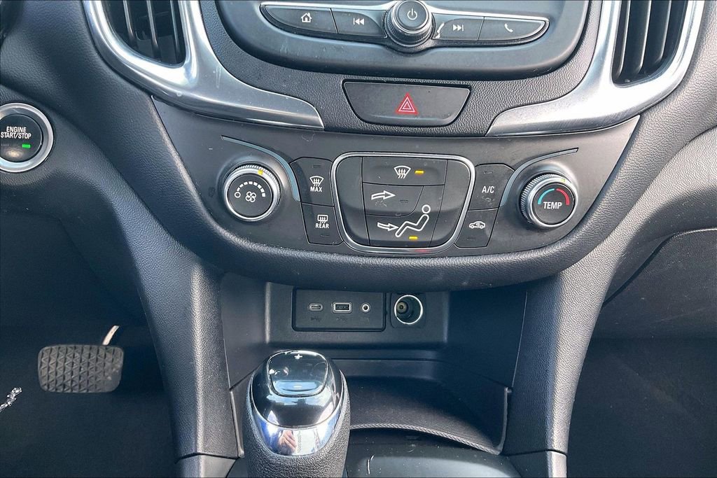 Used 2021 Chevrolet Equinox LT image 32