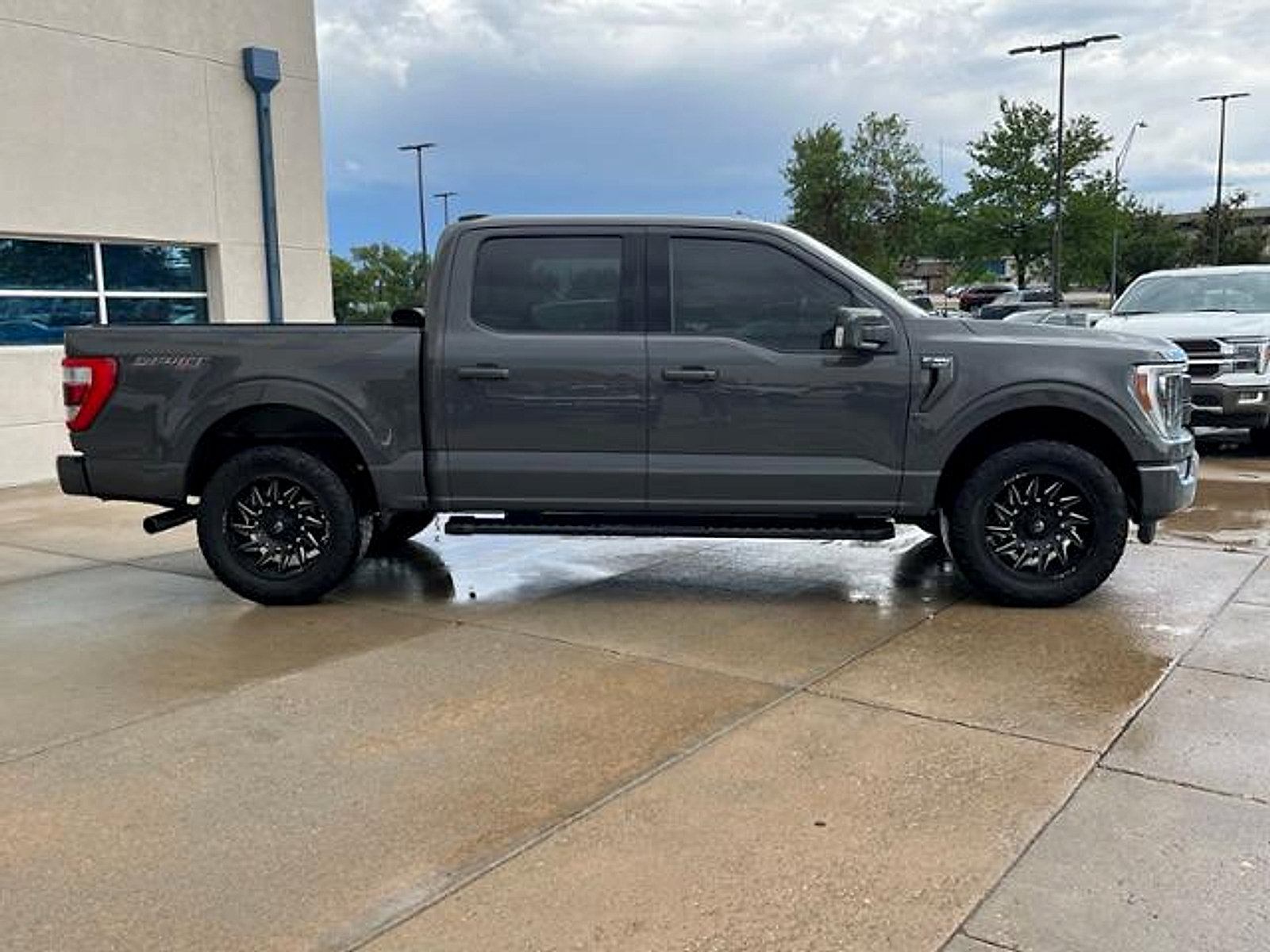 Used 2021 Ford F150 Lariat w/ Equipment Group 502A High AWD/4WD image 4