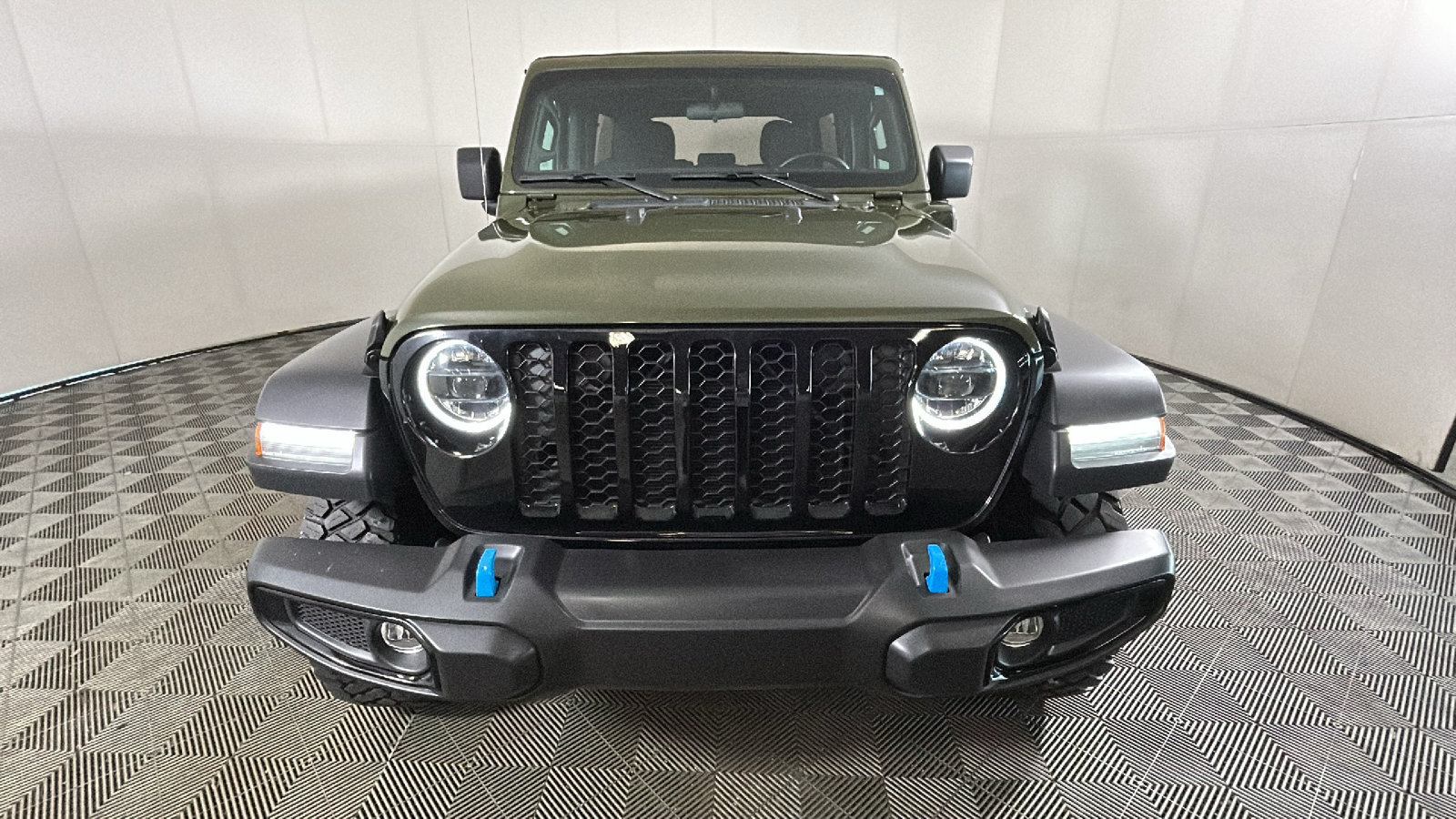 Used 2023 Jeep Wrangler Unlimited w/ Cold Weather Group AWD/4WD image 9