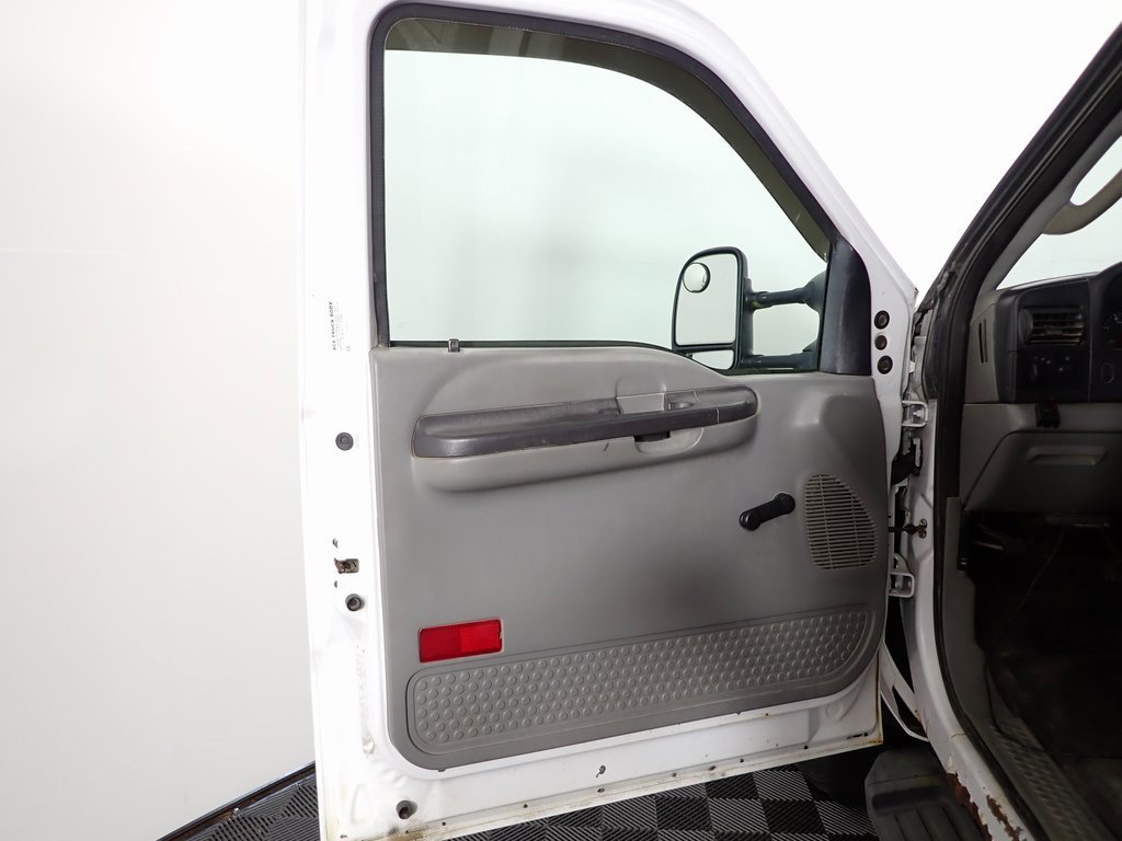 Used 2007 Ford F550 2WD Regular Cab Super Duty image 14
