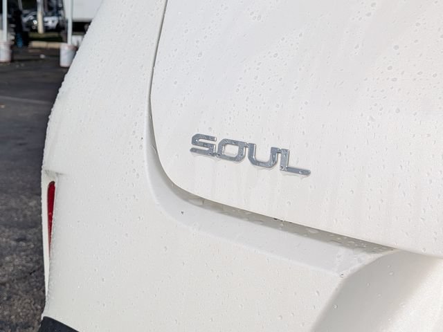 Certified 2025 Kia Soul LX w/ LX Technology Package FWD image 12
