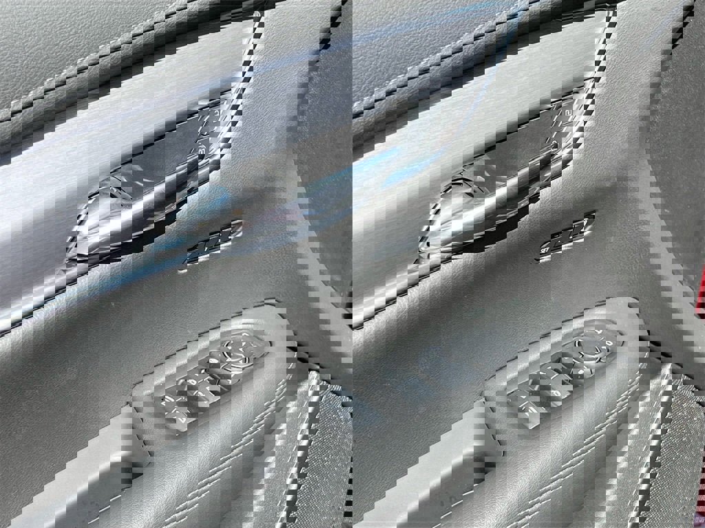 New 2025 Cadillac XT6 Luxury image 17