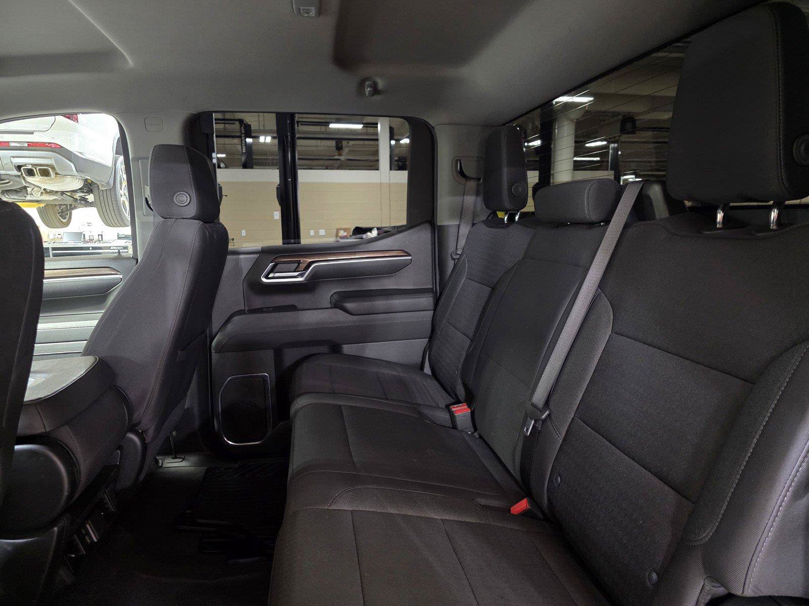 Used 2025 Chevrolet Silverado 1500 LT AWD/4WD image 16