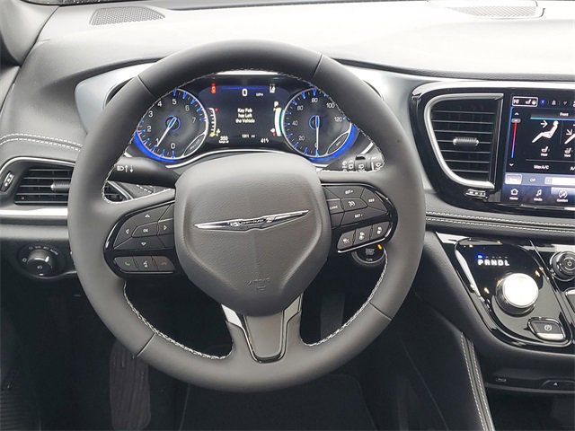 New 2026 Chrysler Pacifica Limited w/ Uconnect Theater Family Group image 14