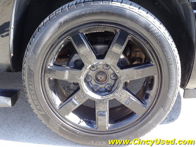 Used 2012 Cadillac Escalade ESV Luxury AWD/4WD image 32