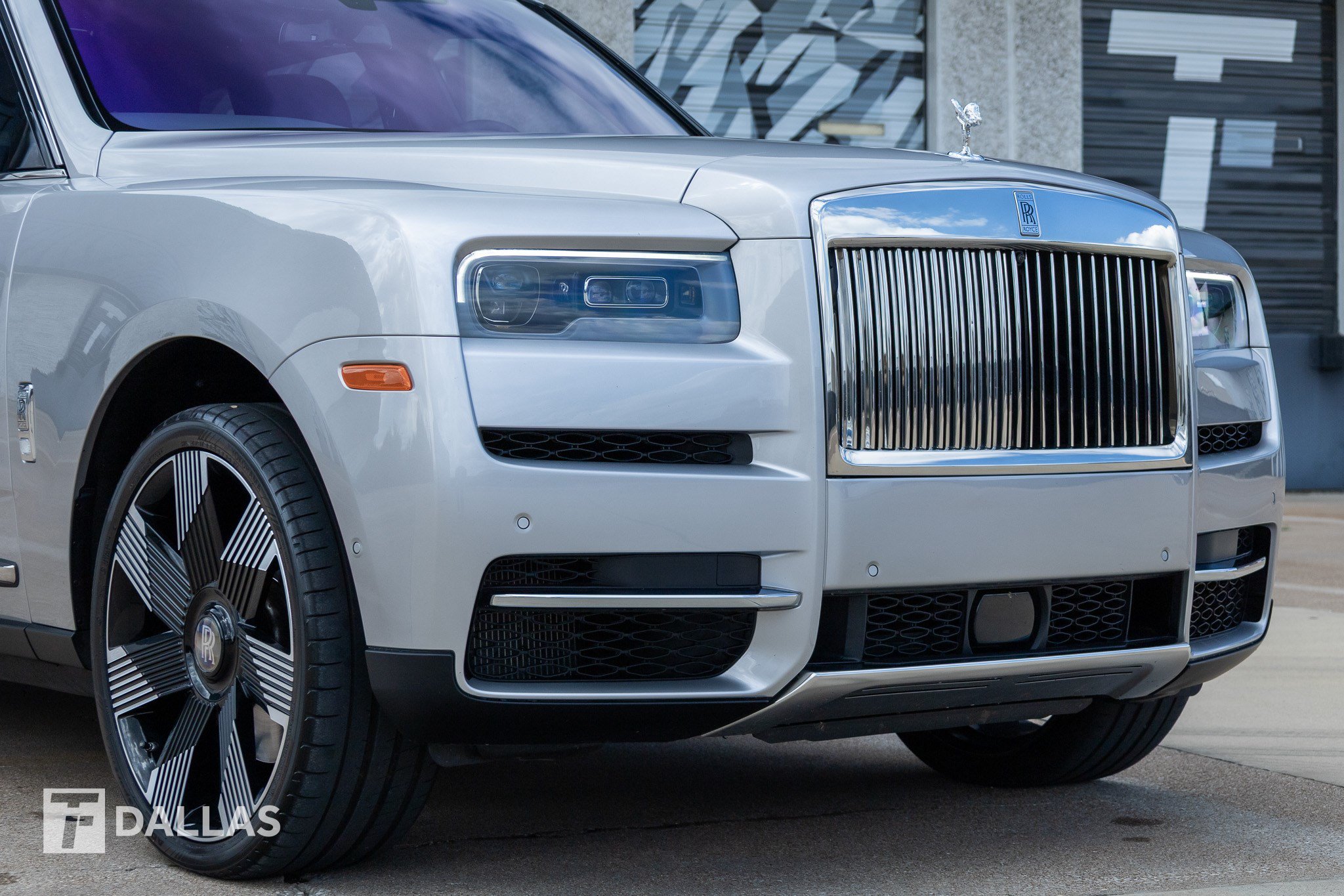Used 2020 Rolls-Royce Cullinan AWD/4WD image 2