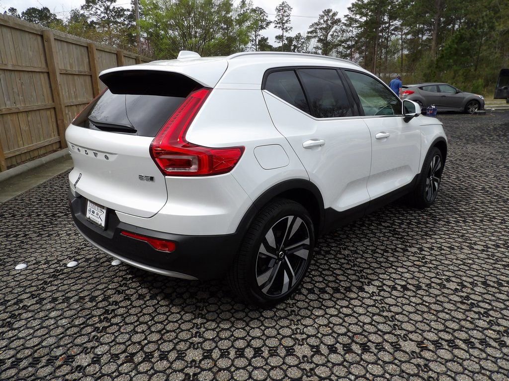 Certified 2025 Volvo XC40 B5 Plus w/ Protection Package Premier AWD/4WD image 6