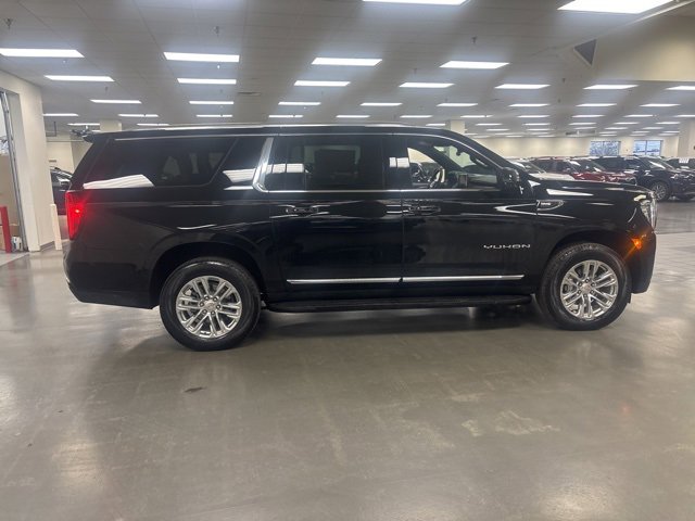 Used 2024 GMC Yukon XL SLT w/ SLT Luxury Package image 8