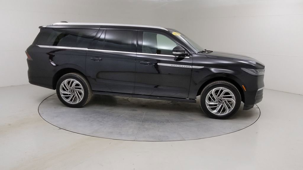Used 2025 Lincoln Navigator L Reserve image 13