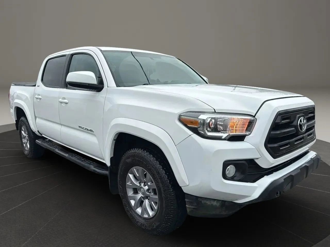 Used 2017 Toyota Tacoma SR5 image 4
