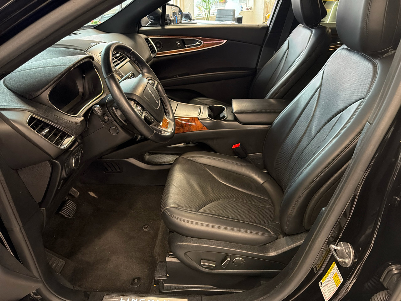 Used 2020 Lincoln Nautilus Reserve image 12