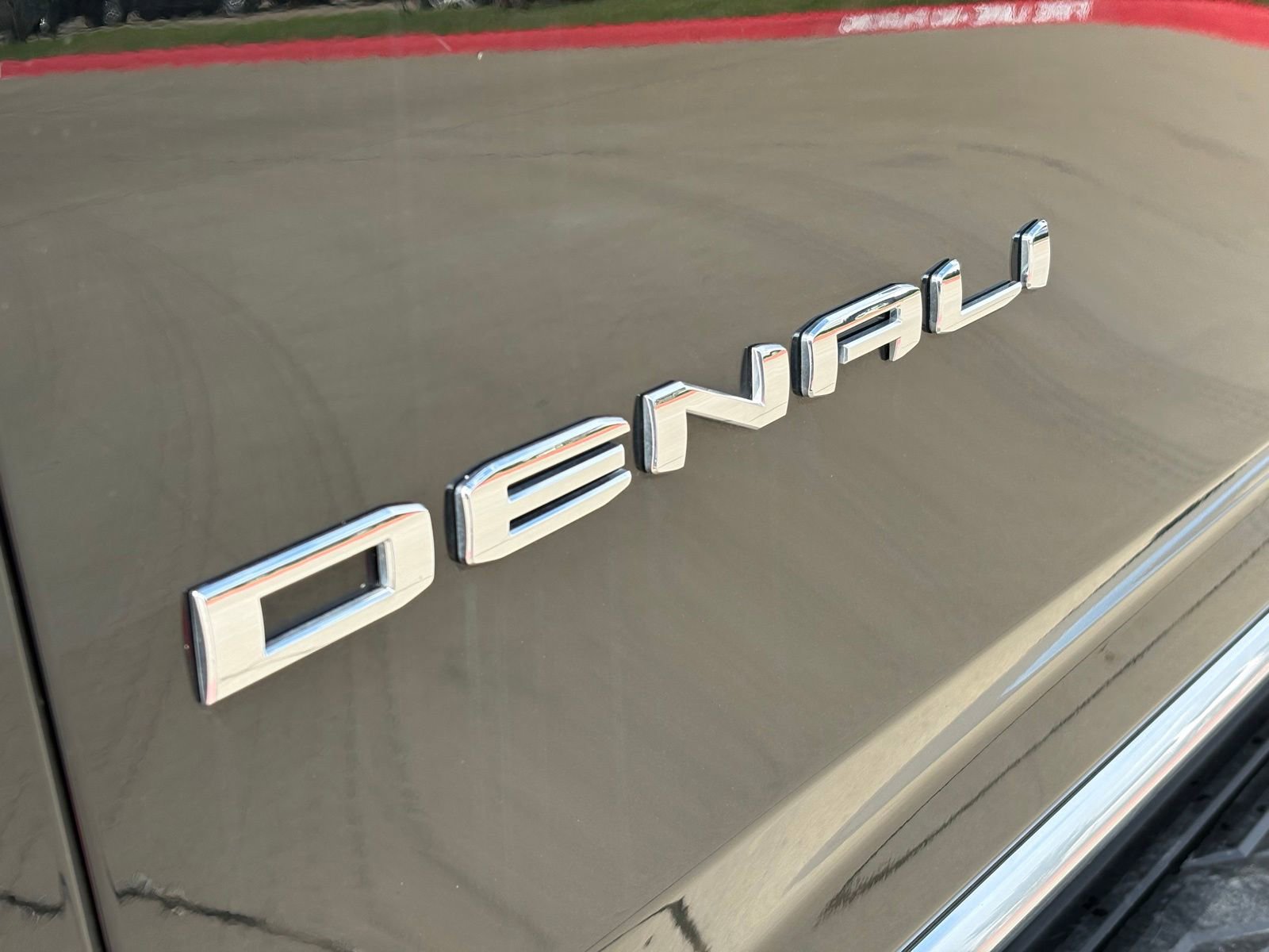 Used 2025 GMC Yukon XL Denali RWD image 11